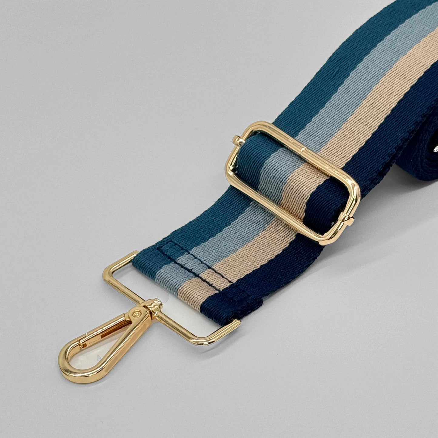 Taschenriemen mit blauen Streifen